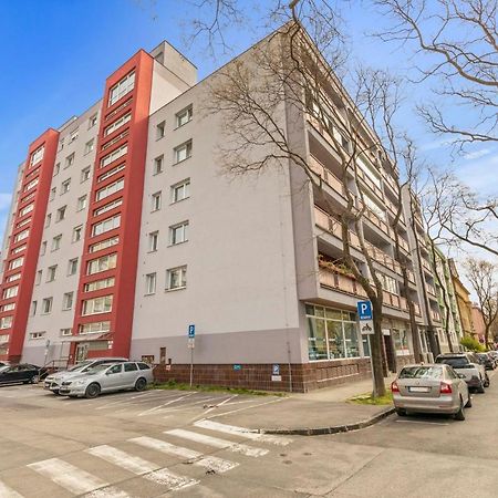 Апартаменти Lam Concrete - Ac - Balcony Братислава Екстер'єр фото